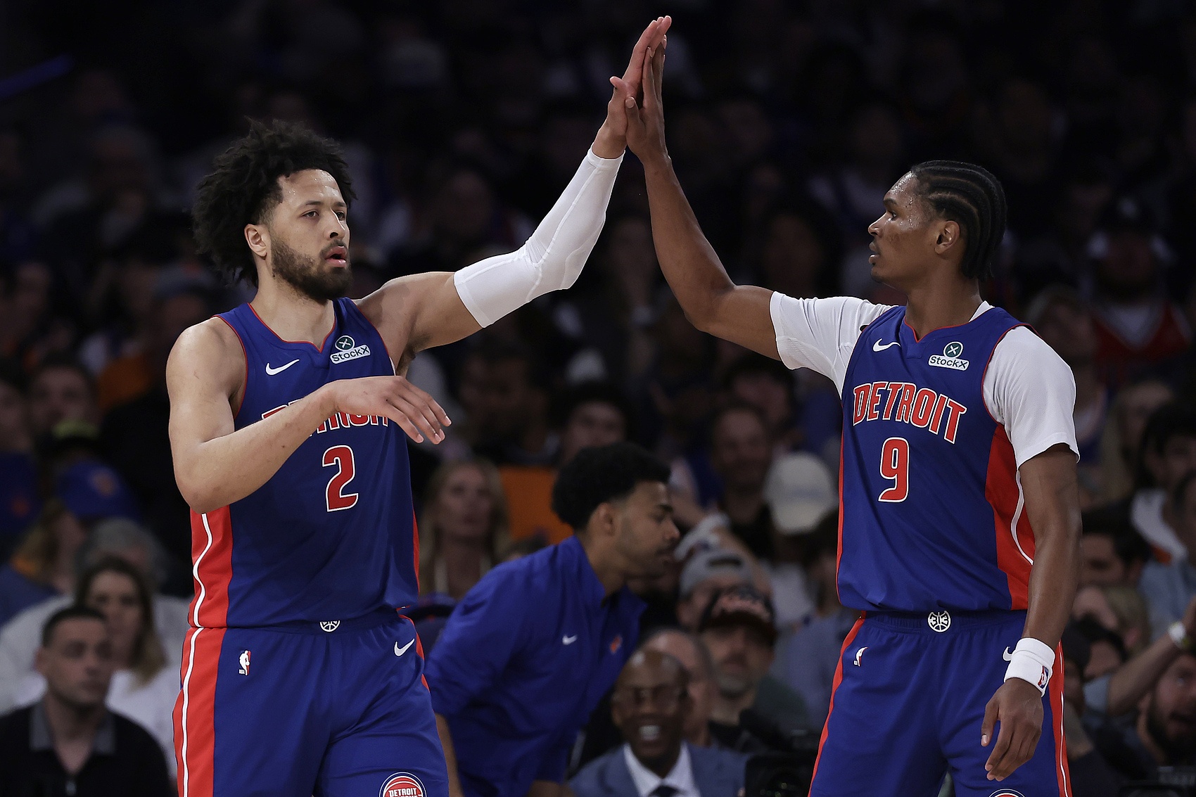 开云体育app下载-东部最新实力梯队：骑士尼克斯目标总决 魔术老鹰补强后蓄势待发