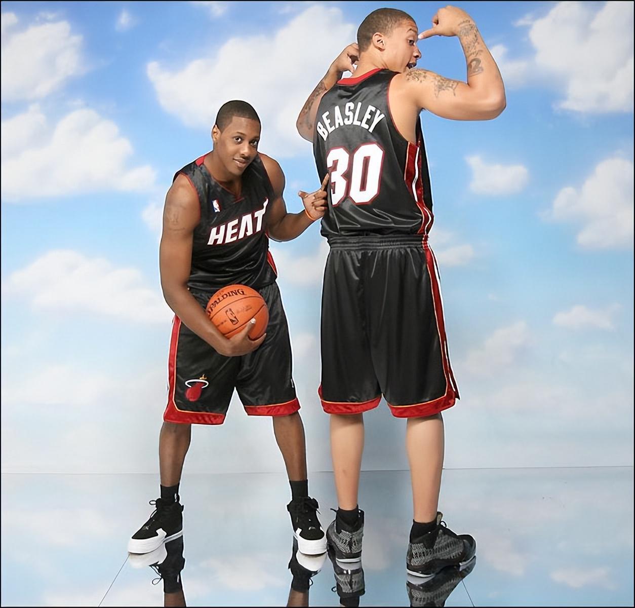 开云体育网页版登录入口-查尔莫斯制胜一击!比斯利25+12率迈阿密305队夺得Big3联赛冠军