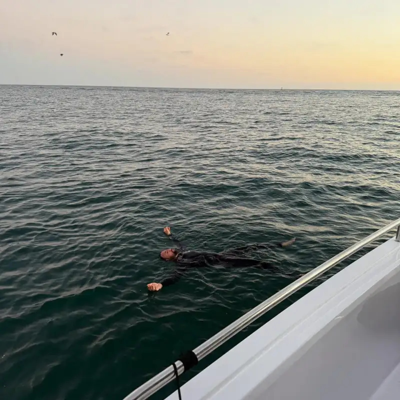 开云体育网页版登录入口-享受假期！克莱-汤普森社媒晒出自己与女友潜水度假照片