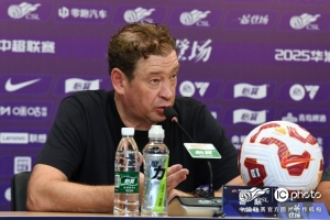 斯卢茨基：进攻创造了不少机会但都没把握住，后续一切皆有可能