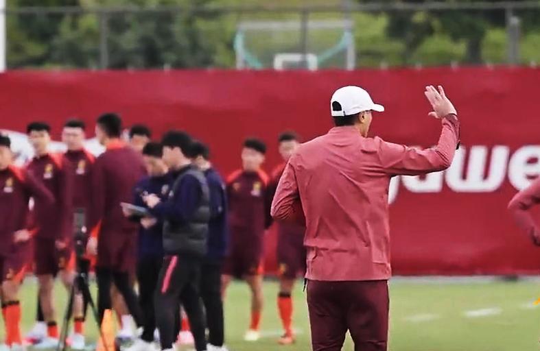 开云官方网-邵佳一挺固执!王上源腰部不适 球迷力推荐7大悍腰 依木兰不补招