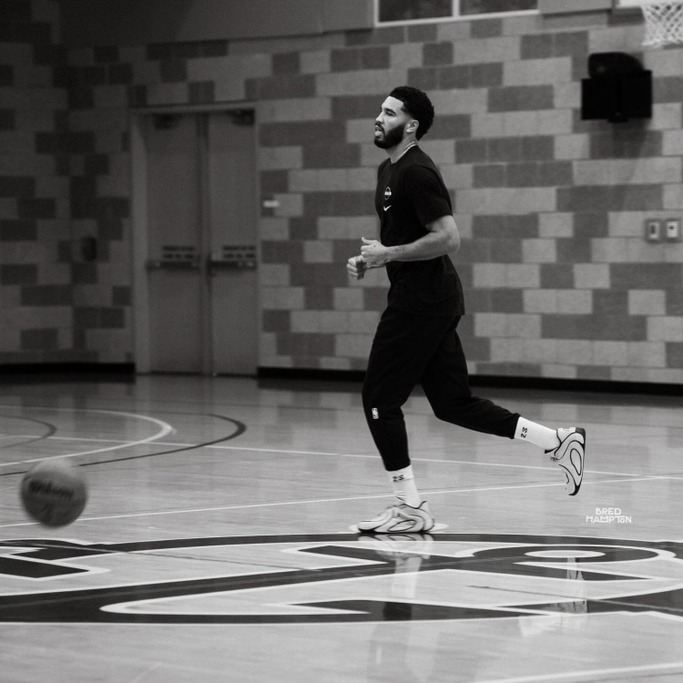 就怕兄弟太努力!塔图姆晒训练照 哈利评论:哥们你歇会吧