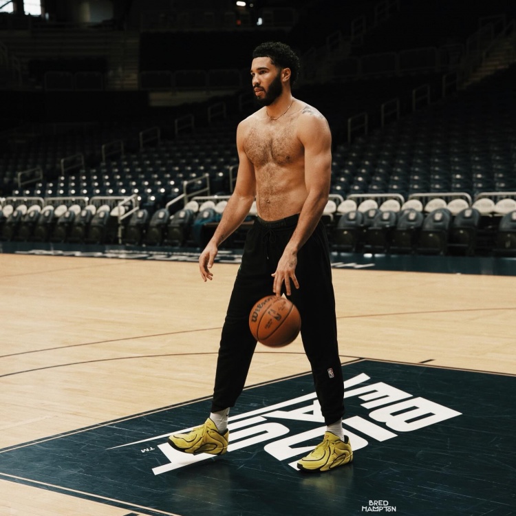 就怕兄弟太努力!塔图姆晒训练照 哈利评论:哥们你歇会吧